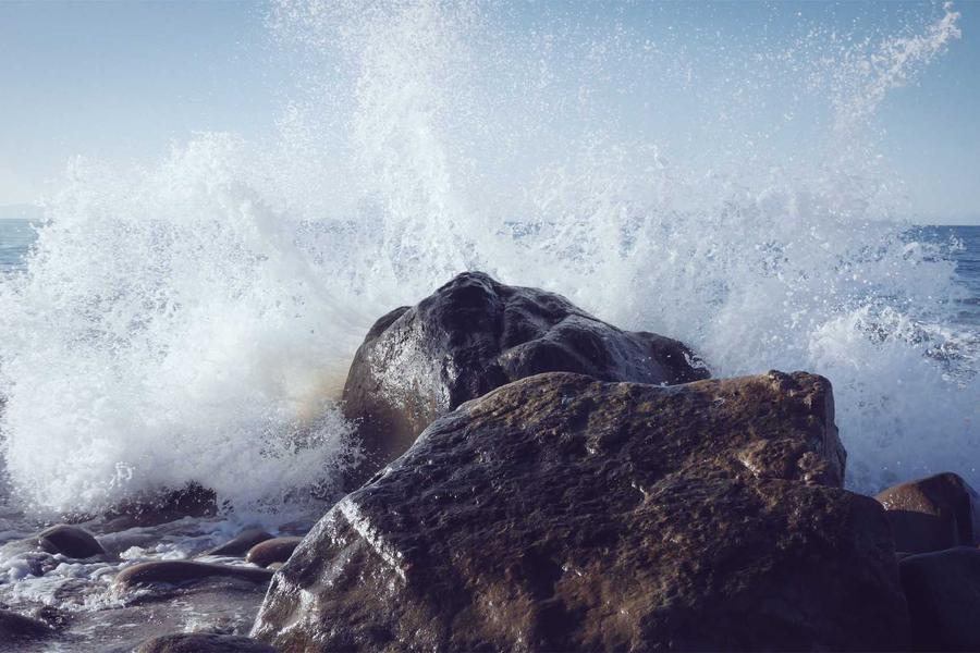 Winter Swells: Why Cold Water Means Better Waves (Vol. 14)